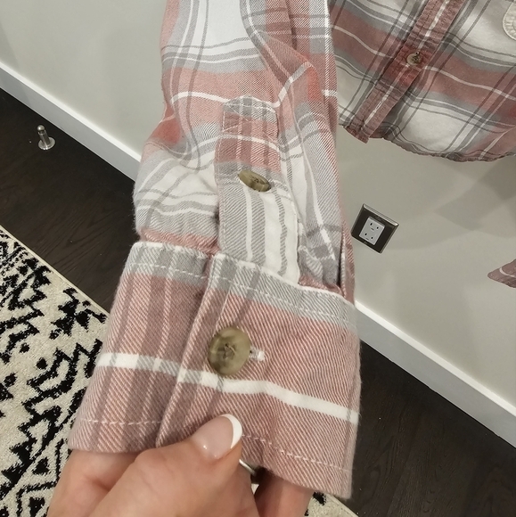 AE Plaid Cropped Button Up Shirt Muted Red Gray Size Medium - Picture 10 of 13